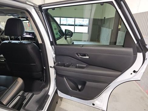 New 2026 Nissan Pathfinder Platinum AWD/4WD image 25