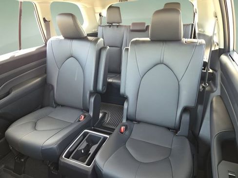 Used 2026 Toyota Grand Highlander XLE image 13