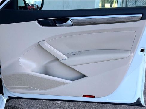 Used 2016 Volkswagen Passat 1.8T SE image 22