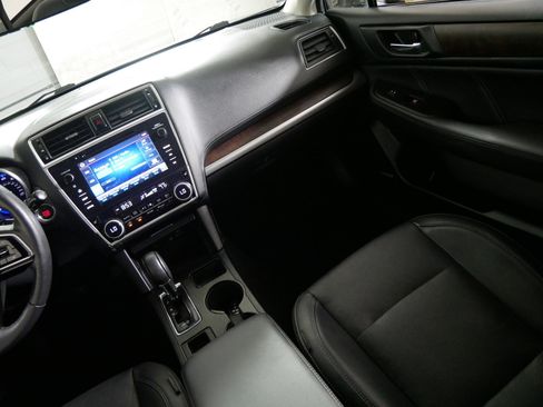 Used 2019 Subaru Outback 2.5i Limited w/ Protection Package #1 AWD/4WD image 11