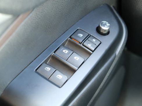 Used 2019 Toyota Highlander FWD V6 image 36