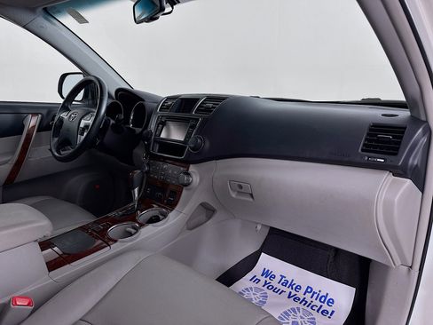 Used 2013 Toyota Highlander Limited AWD/4WD image 32