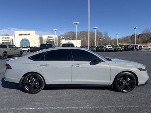Used 2023 Honda Accord Sport image 7