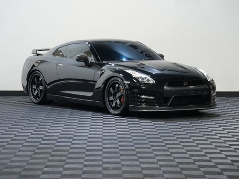 Used 2015 Nissan GT-R Black Edition AWD/4WD image 5