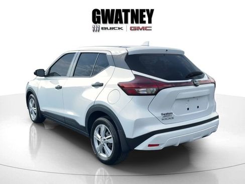 Used 2023 Nissan Kicks S image 4