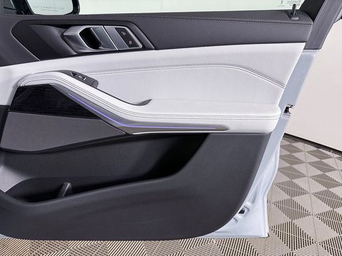 Used 2024 BMW X5 xDrive40i w/ M Sport Package image 25