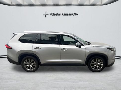 Used 2024 Toyota Grand Highlander AWD image 4