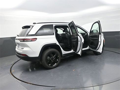 New 2025 Jeep Grand Cherokee Limited image 31