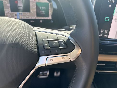 Used 2025 Volkswagen Atlas Cross Sport SEL R-Line image 15