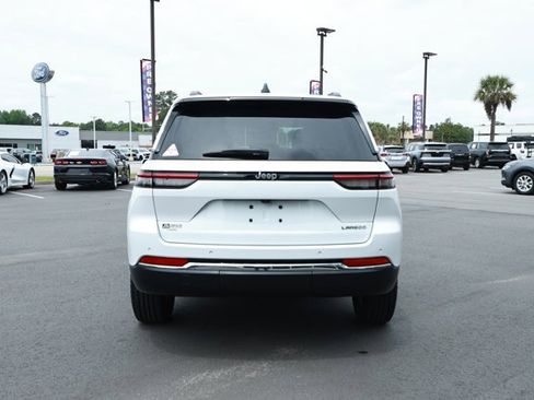 Certified 2023 Jeep Grand Cherokee Laredo RWD image 7