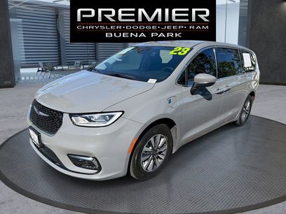 Used 2023 Chrysler Pacifica Touring-L