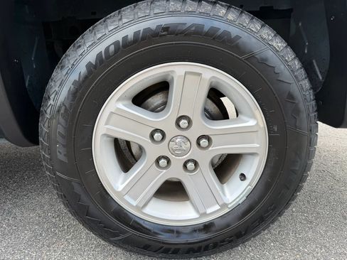 Used 2011 Dodge Dakota Big Horn w/ Utility Group AWD/4WD image 32