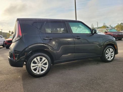 Used 2023 Kia Soul LX image 13