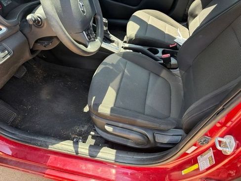 Used 2021 Hyundai Accent SE FWD image 6