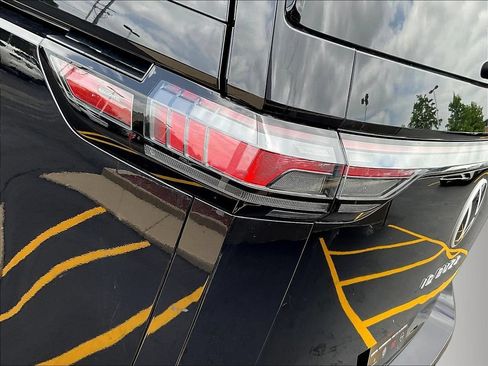 Used 2025 Volkswagen ID. Buzz Pro S RWD image 23