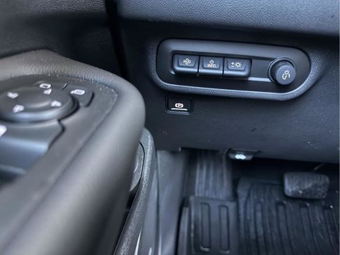 Used 2023 GMC Terrain Denali w/ Denali Premium Package image 18