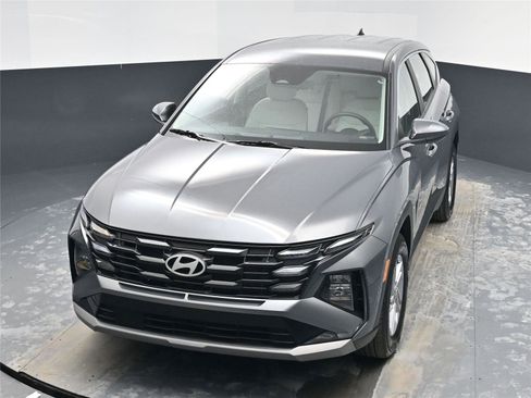 Certified 2025 Hyundai Tucson SE image 17