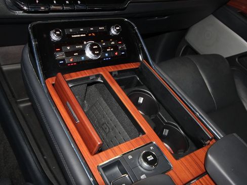 Used 2024 Lincoln Navigator Reserve AWD/4WD image 19