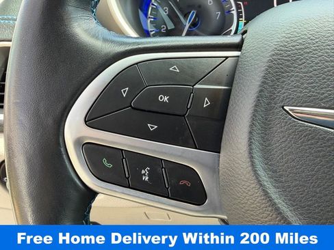 Used 2021 Chrysler Pacifica Touring-L w/ Uconnect Theater Family Group image 23