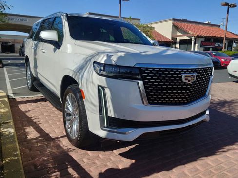 Used 2021 Cadillac Escalade ESV Premium Luxury image 3