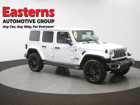 Used 2025 Jeep Wrangler Unlimited Sahara AWD/4WD image 44