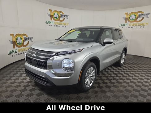 New 2026 Mitsubishi Outlander ES image 3