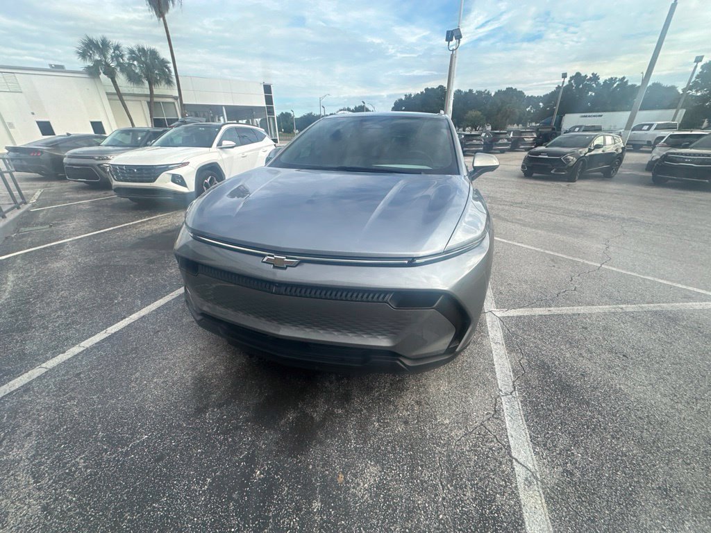 Used 2026 Chevrolet Equinox EV LT w/ LPO, All-Weather Mat Package FWD image 4