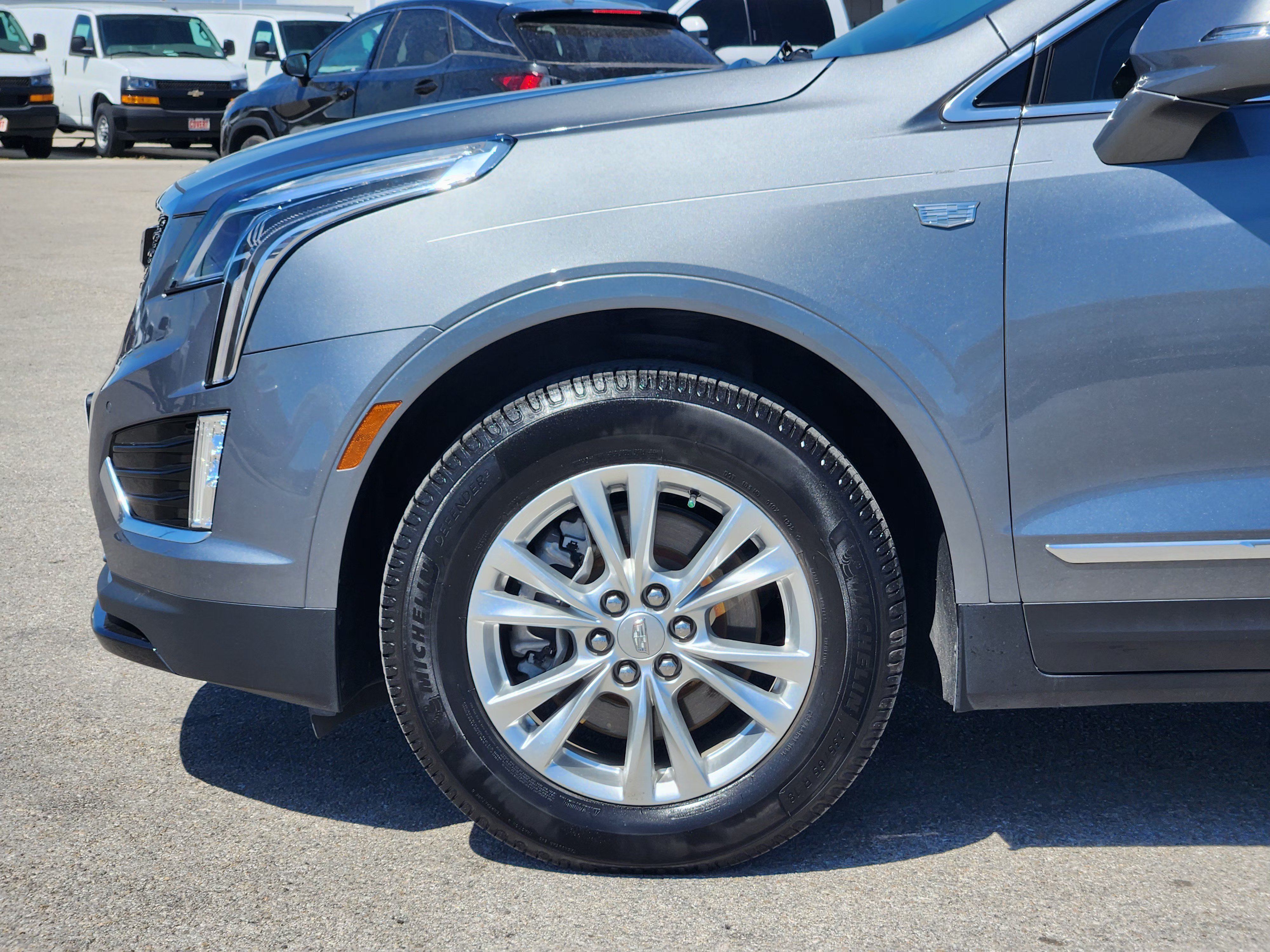 Used 2022 Cadillac XT5 Luxury w/ LPO, Floor Liner Package FWD image 9