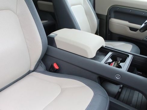 Used 2023 Land Rover Defender 90 X-Dynamic SE image 28