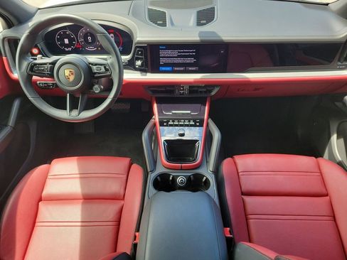 Certified 2025 Porsche Cayenne AWD/4WD image 20