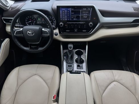 Used 2021 Toyota Highlander Platinum AWD/4WD image 12