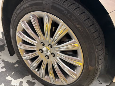 Used 2013 Lincoln MKS image 4