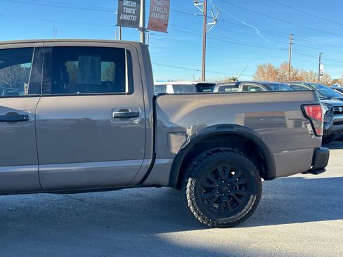 Used 2021 Nissan Titan PRO-4X w/ Pro-4x Convenience Package AWD/4WD image 8