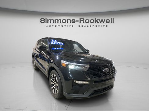 Used 2022 Ford Explorer ST-Line w/ Class IV Trailer Tow Package image 3