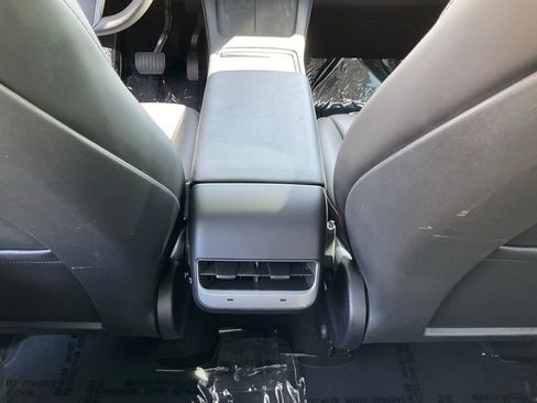 Used 2023 Tesla Model Y Long Range image 40