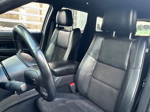 Used 2019 Jeep Grand Cherokee Laredo w/ Laredo X Package image 21