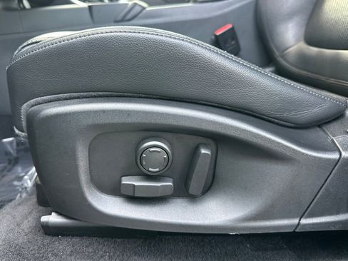 Used 2020 Jaguar E-PACE SE image 17