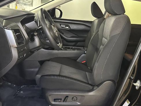 Used 2024 Nissan Rogue SV FWD image 20