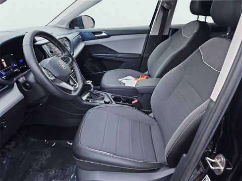 Used 2024 Volkswagen Taos SE image 30