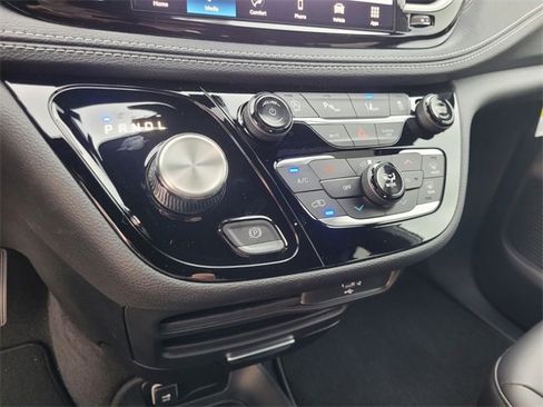 New 2026 Chrysler Pacifica Select image 23