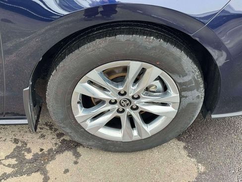 Used 2025 Toyota Sienna Limited image 9