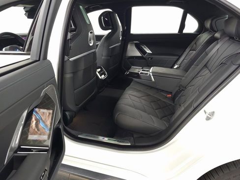 New 2026 BMW 750e xDrive w/ Luxury Rear Seating Package AWD/4WD image 36