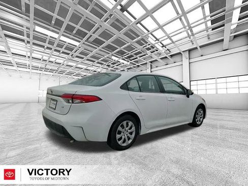 Used 2023 Toyota Corolla LE image 3