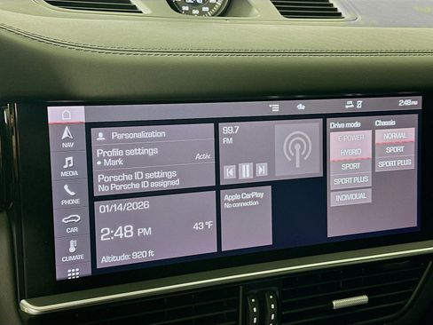 Certified 2020 Porsche Cayenne Turbo S AWD/4WD image 19