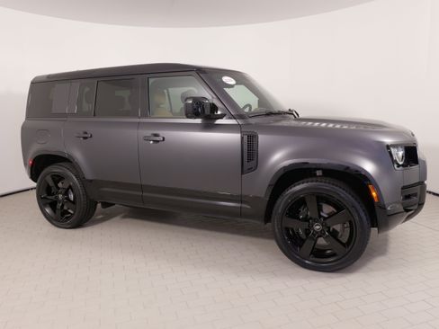 Used 2025 Land Rover Defender 110 V8 AWD/4WD image 10