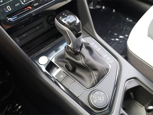 New 2025 Volkswagen Taos SE image 17