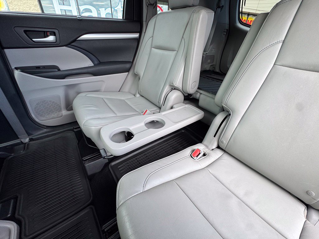 Used 2014 Toyota Highlander XLE AWD/4WD image 15