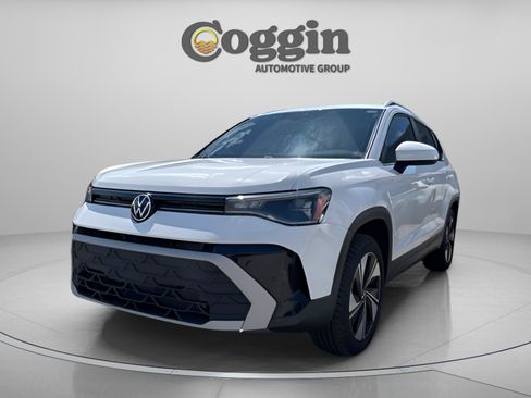 Used 2025 Volkswagen Taos SE AWD/4WD image 4