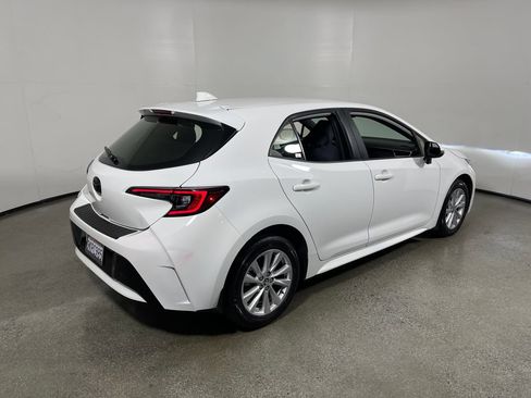 Certified 2024 Toyota Corolla SE w/ SE Package FWD image 3