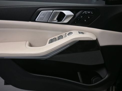 Used 2019 BMW X7 xDrive40i w/ Premium Package AWD/4WD image 10
